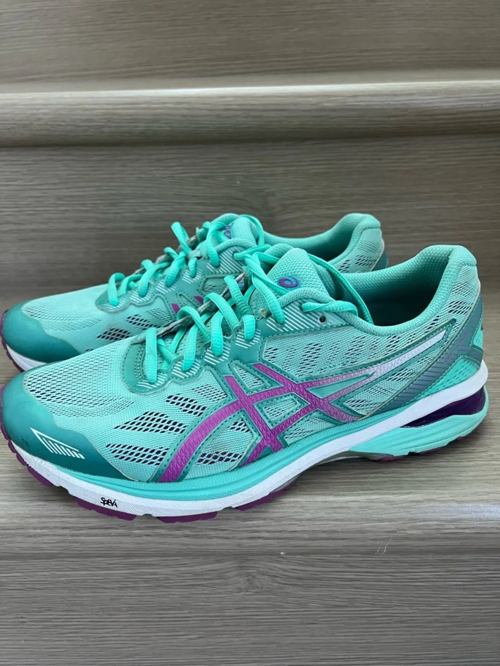 Asics Gel GT-1000 Women's Size 10 running shoes